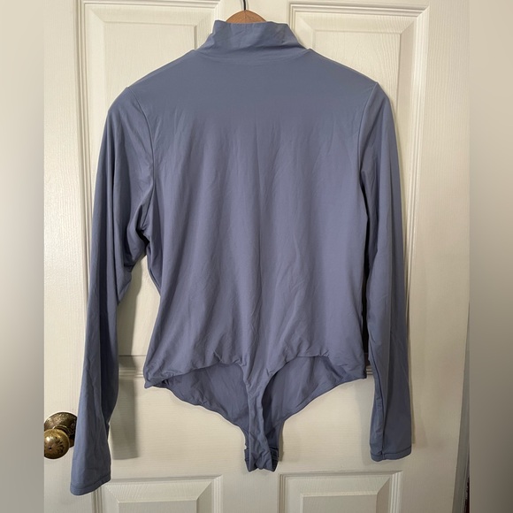 SKIMS Fits Everybody Long Sleeve Zip Front Bodysuit - Picture 3 of 9